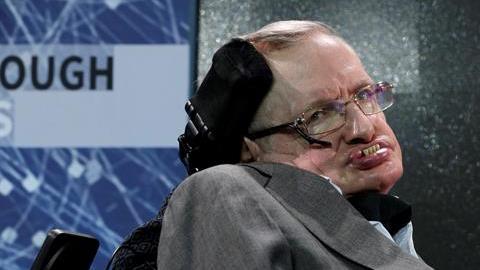 l científico británico Stephen Hawking participa en una rueda de prensa hoy, martes 12 de abril de 2016, en el edificio One World Trade Center en Nueva York.