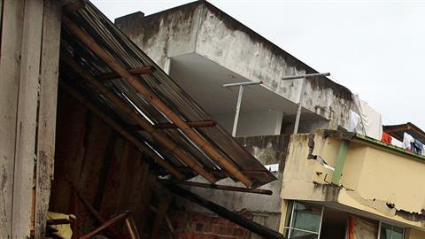 El terremoto de magnitud 7,8 que el sábado sacudió Ecuador dejó varias ciudades costeras en ruinas.