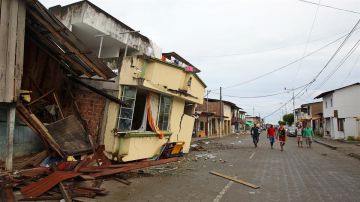 El terremoto de magnitud 7,8 que el sábado sacudió Ecuador dejó varias ciudades costeras en ruinas.
