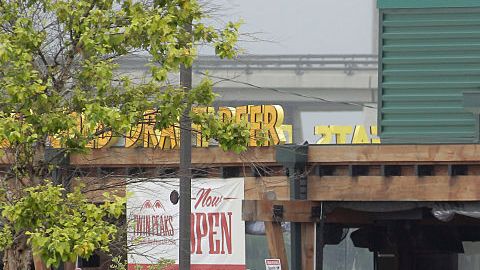 El restaurante Twin Peaks, la escena de un tiroteo entre bandas de motoristas, en Waco, Texas, aparece en esta foto del 18 de de mayo de 2015.