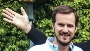 De derecha a izquierda, Kristo Käärmann cofundador de TransfreWise, Richard Branson, uno de sus inversionistas, y 
Taavet Hinrikus cofundador./Cortesía