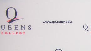 David Villa, de rojo, durante la presentación del curso. en Queens College.
