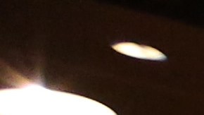 Alex Muzo,  estudiante ecuatoriano, en la exposición de Justicia Social en New York  University. Mariela Lombard/El Diario NY.