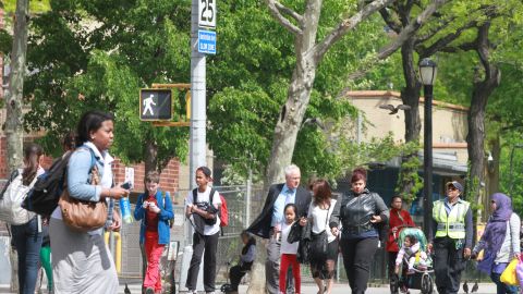 Quieren utilizan camaras en las escuelas para controlar la velocidad de los autos, para prevenir accidentes con estudiantes.
Photo Credito Mariela Lombard/El Diario NY.