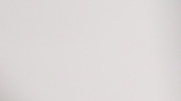 Olivia, victima de violencia domestica, habla de su experiencia y la ayuda para conseguir su visa.
Photo Credito Mariela Lombard/El Diario NY.