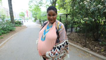 Mai-Elka Prado, que esta embarazada, es fotografiada en Brooklyn.
Photo Credito Mariela Lombard/El Diario NY.