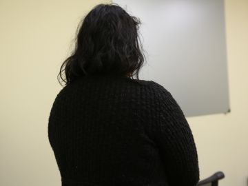 Olivia, victima de violencia domestica, habla de su experiencia y la ayuda para conseguir su visa.