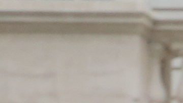 Yvonne Guillen, Madre, habla en una conferencia de prensa en City Hall para que las escuelas sean mas seguras.
Photo Credito Mariela Lombard/El Diario NY.