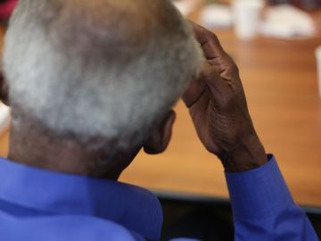 Envejeciente de 82 años  habla con El Diario sobre la ayuda que recibio a travez de una trabajdora social en JASA. 
Anciano era abusado por su hija.
Photo Credito Mariela Lombard/El Diario NY.