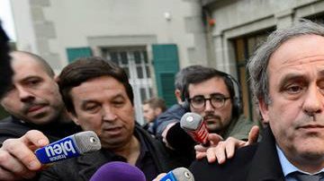 Al no salir bien librado del escándalo de corrupción, Platini ha preferido dar un paso a un lado de la presidencia de UEFA.
