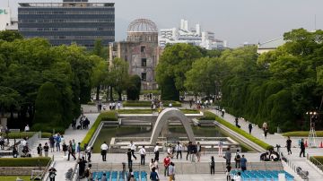 En medio de fuertes medidas de seguridad, los habitantes de Hiroshima esperan la llegada mañana del presidente de EEUU, Barack Obama.