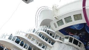 Una tripulación de 2,100 personas viajará a bordo del crucero más grande hasta la fecha.