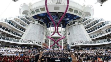 Una tripulación de 2,100 personas viajará a bordo del crucero más grande hasta la fecha.