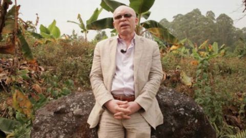 Stephane Ebongue huyó a Italia porque su vida corría peligro en Camerún, donde a los albinos se les mata o mutila para hacer rituales.