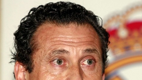 Antes de llegar a la dirección técnica y directiva del Real Madrid, Jorge Valdano condujo al Tenerife a derribar al club merengue en la última jornada y entregarle el título al Barcelona en 1992. Pero luego se supo que los catalanes entregaron una fuerte suma de dinero al equipo canario.
