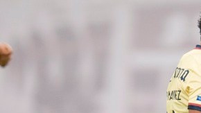 Osvaldo Martínez y su festejo ante Monterrey en el estadio Azteca.