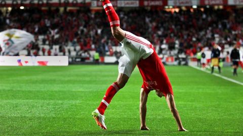 el mexicano Raúl Jiménez celebra su gol ante el Sporting Braga.