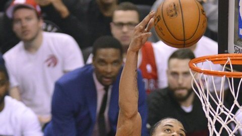 Miami Heat pega primero a los Raptors.