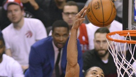 Miami Heat pega primero a los Raptors.