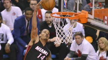 Miami Heat pega primero a los Raptors.