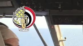 Pilotos de un avión de las Fuerzas Armadas de Egipto durante las operaciones de búsqueda del restos del avión de Egyptair.