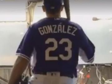 Playera con nombre y número de jugador de los Dodgers de Los