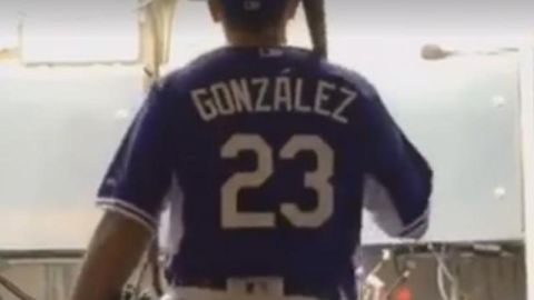 El 'Titán', Adrián González quiere salvar la identidad hispana con esta pequeña pero sustanciosa medida.