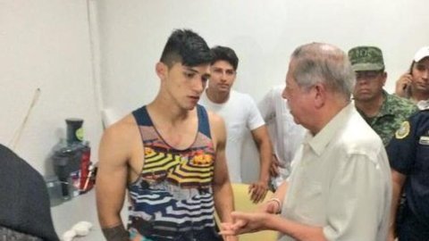 Polémica por pronta reacción de las fuerzas de seguridad para rescatar al futbolista.