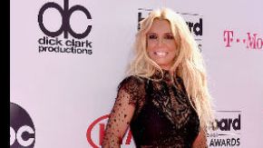 Rihanna y Britney optaron por mostrar mucha pierna.