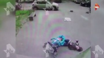 La mujer cayó inconsciente al suelo.
