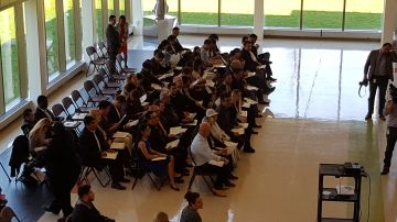 La ceremonia de juramento para estos 50 inmigrantes se realizó en la secundaria Benito Juárez este 5 de Mayo.