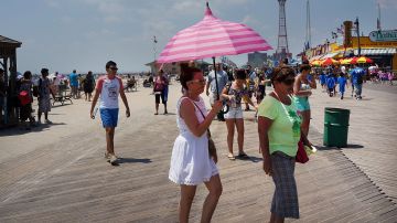El próximo fin de semana del ‘Memorial Day’ llevarán la vacunación a las playas de NYC