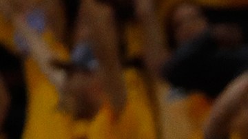 Stephan Curry celebra en la arena de su equipo, los Warriors de Golden State, durante el segundo juego de la Final del Oeste que le ganaron al Thunder de Oklahoma City.