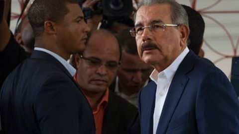 Danilo Medina, el actual presidente, encabeza el conteo.