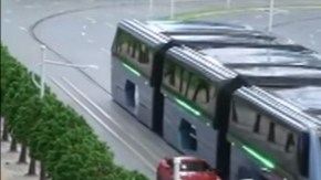 El autobús de tránsito elevado –abreviado como ATE– tendrá 60 metros de largo y 4,5 metros de altura y transportará hasta 1,400 pasajeros.