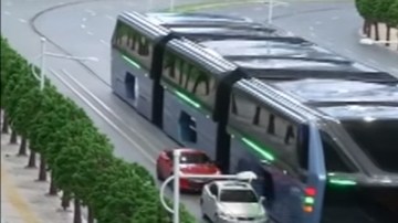 El autobús de tránsito elevado –abreviado como ATE– tendrá 60 metros de largo y 4,5 metros de altura y transportará hasta 1,400 pasajeros.
