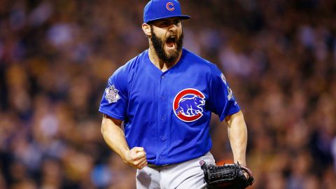 Jake Arrieta, convertido en el pitcher más dominante de las Ligas Mayores, ha ayudado a poner a los Cubs en la cima en la joven temporada 2016.