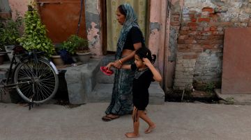 Algunas familias indias prefieren casar a las niñas agredidas con su violador y no ir a la justicia para que el crimen no salga a la luz.