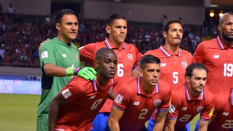 Oscar Ramírez director técnico de Costa Rica, seleccionó a sus 40. 21 juegan en el extranjero.