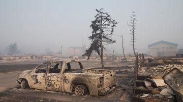 Lo que queda en una zona residencial destruida por un incendio forestal en Fort McMurray.
