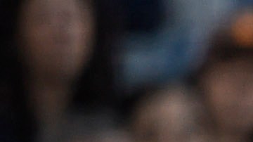 Bartolo Colón obersva cómo la pelota sale del PETCO Park para su primer jonrón.