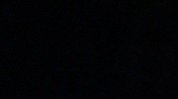 'Canelo' Álvarez se arrodilla ante Khan tras noquearlo en Las Vegas el sábado.