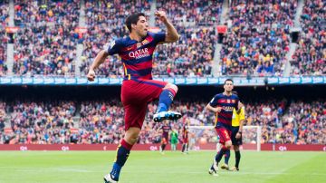 Luis Suárez anotó dos goles ante el Espanyol y lidera el "Pichichi" con 35 tantos.