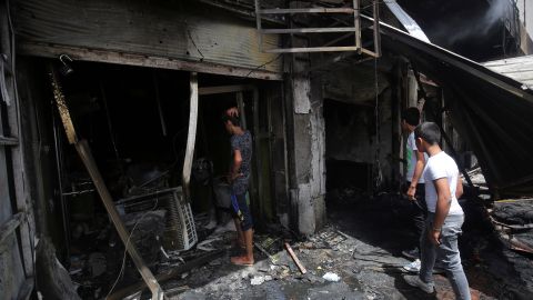 Un total de 64 personas murieron hoy y 87 resultaron heridas por la explosión de un coche bomba cerca de un mercado popular situado en el barrio de mayoría chi�� de Ciudad Sadr, en el este de Bagdad.
