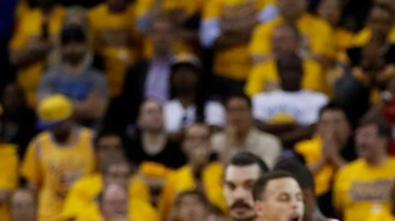 Kevin Durant encestó 26 puntos y bajó 10 rebotes.