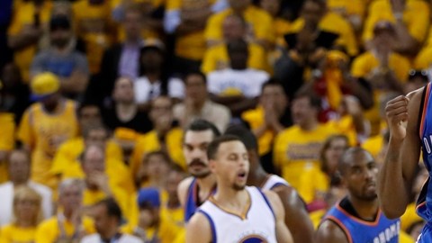 Kevin Durant encestó 26 puntos y bajó 10 rebotes.