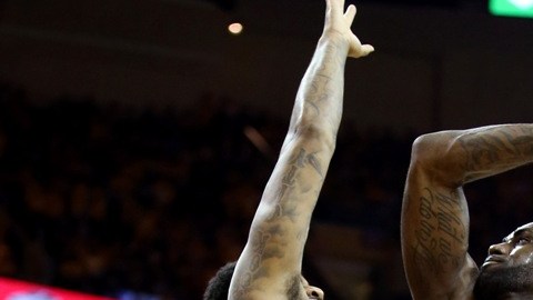 James e Irving se echaron a los Cavs al hombro.