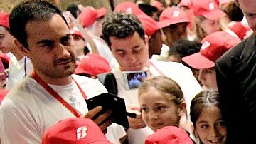 El papa Francisco asiste a una reunión con niños del sur de Italia, Calabria, incluidos hijos de los migrantes.