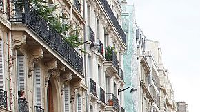 Los bomberos acudieron a auxiliar a los afectados por el rayo que cayó en el Parque Monceau de París.