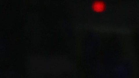 Klay Thompson lanza uno de los 11 triples que encestó el sábado para Golden State, imponiendo un nuevo récord de playoffs.